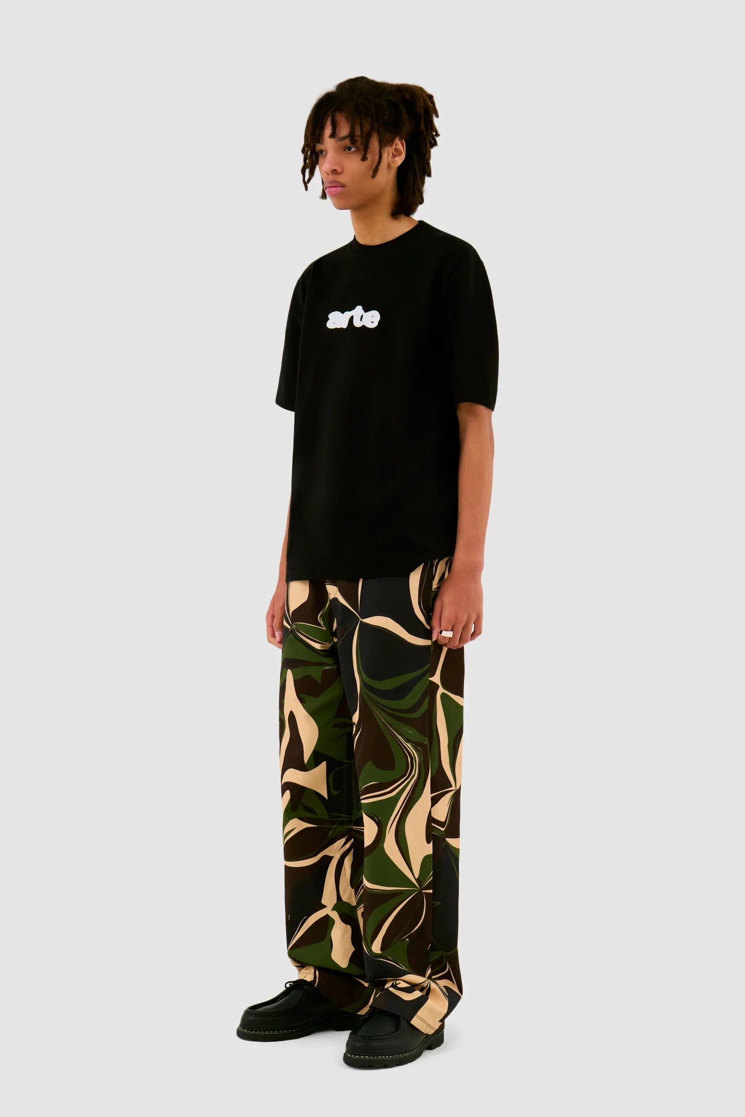 Blur Embroidery T-shirt - Black - Image 5
