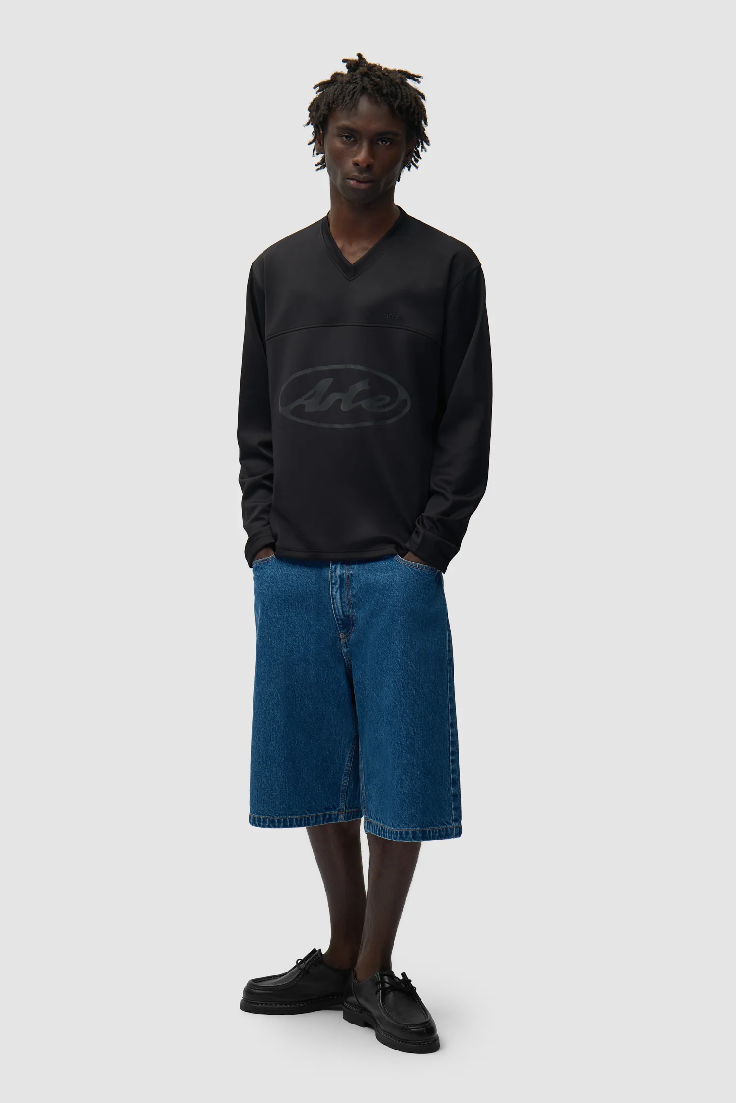 Circle Logo Longsleeve - Black - Image 5
