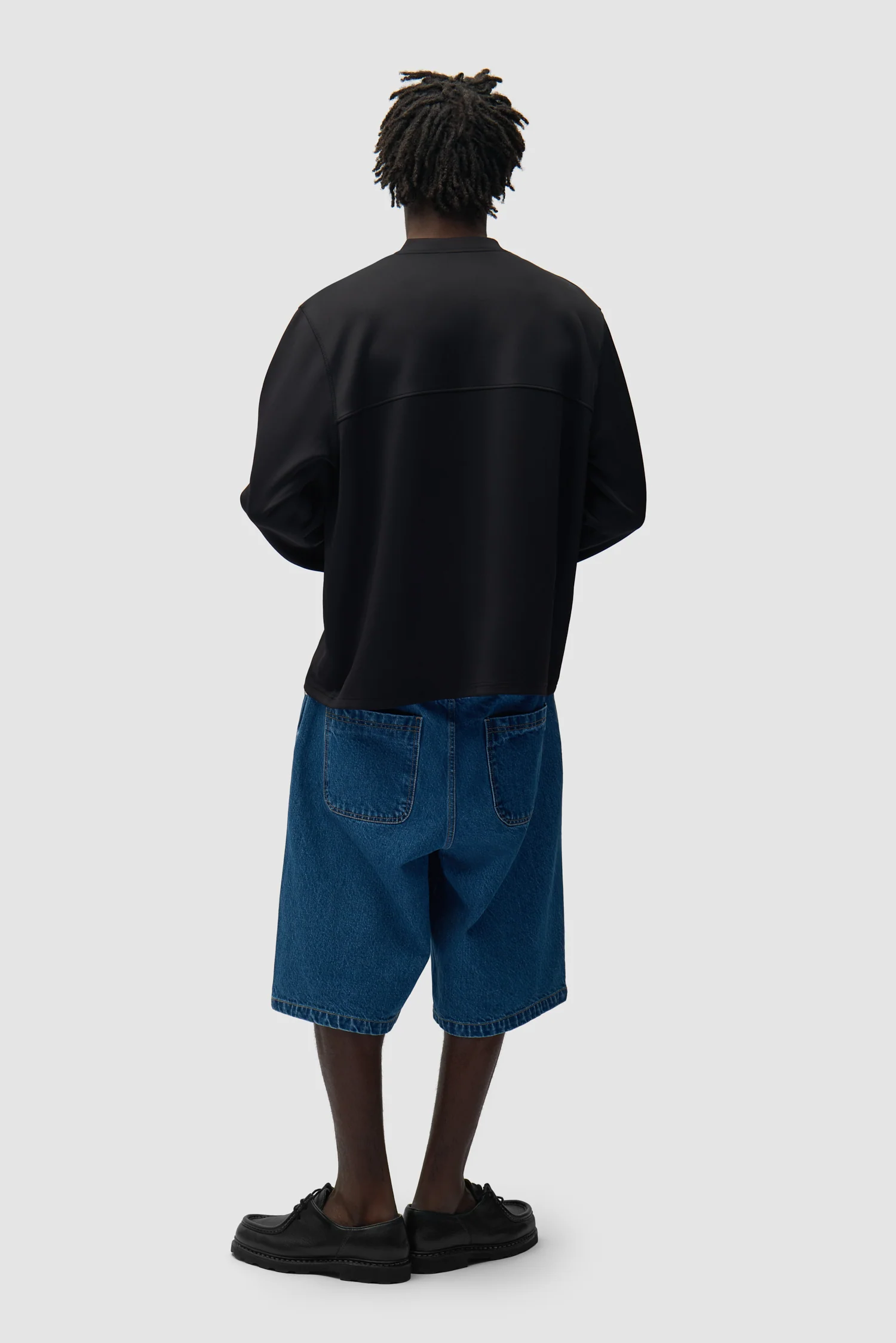 Circle Logo Longsleeve - Black - Image 6