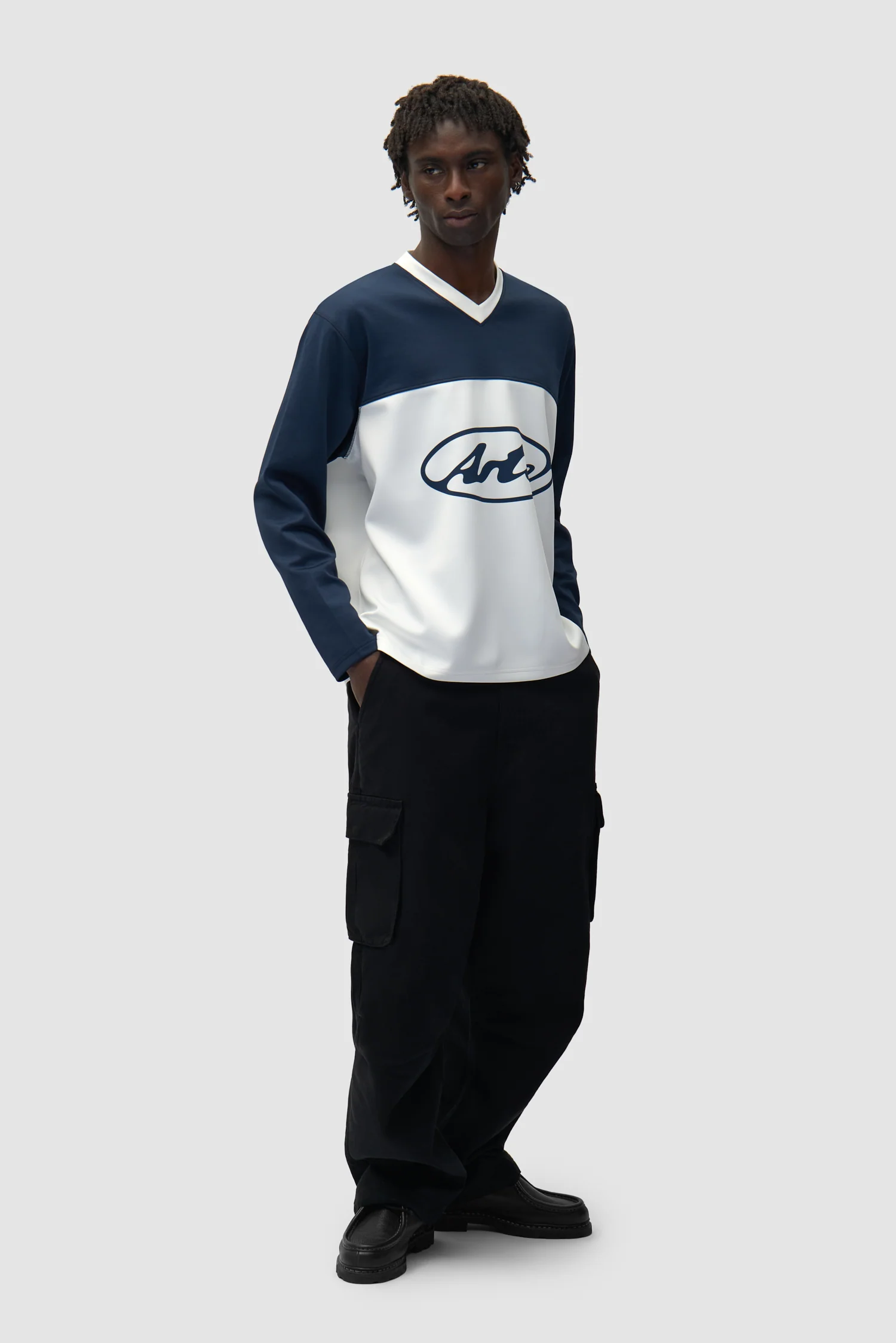 Circle Logo Longsleeve - White/Navy - Image 4