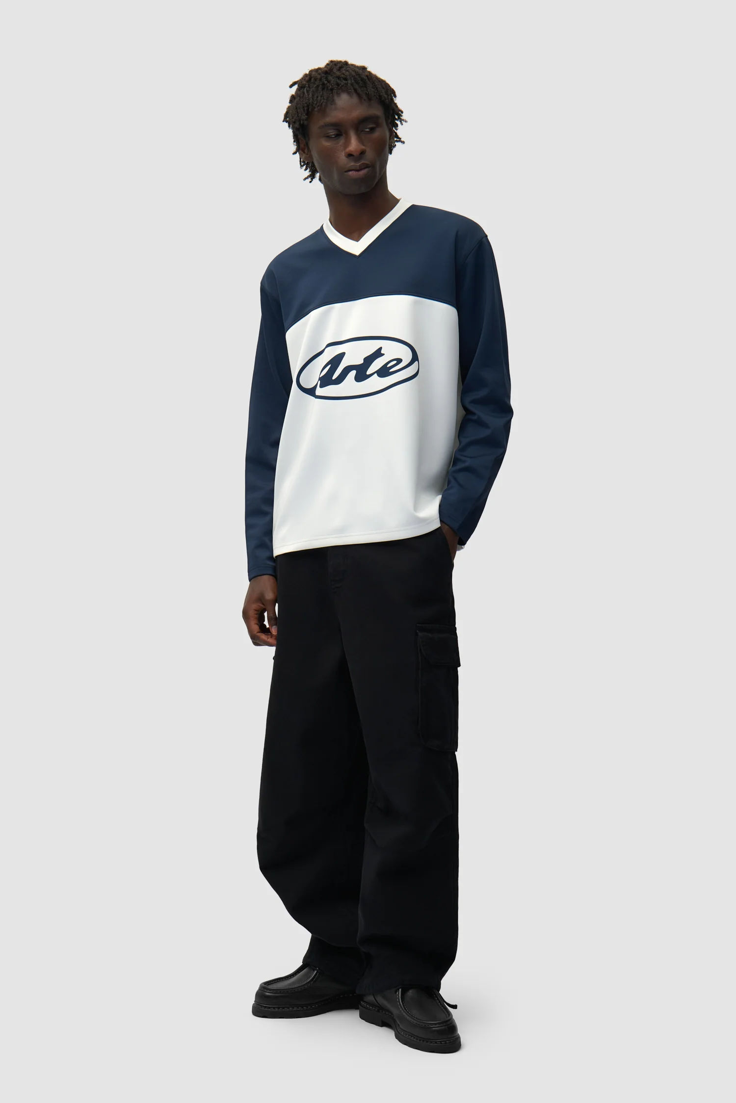 Circle Logo Longsleeve - White/Navy - Image 5