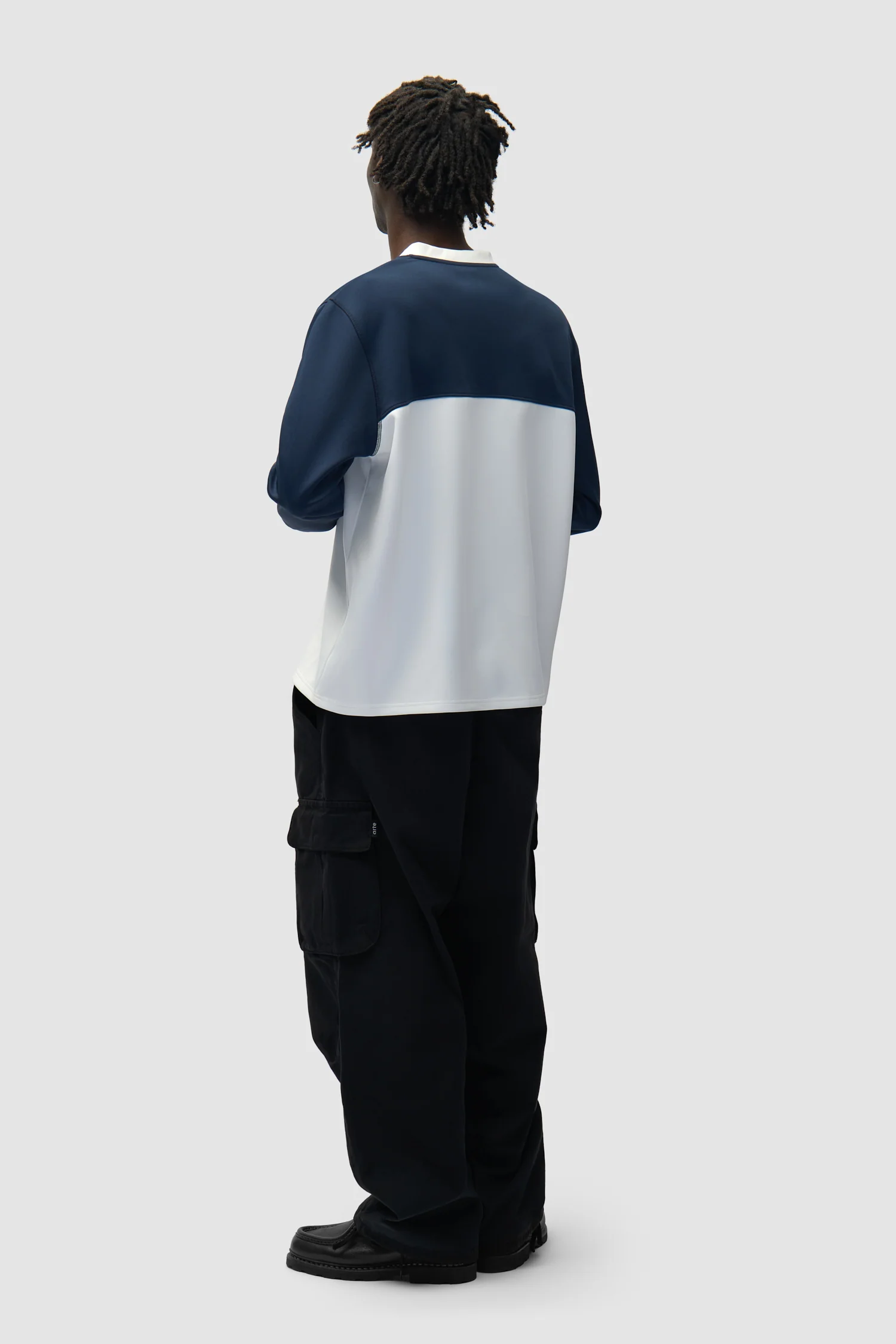 Circle Logo Longsleeve - White/Navy - Image 6