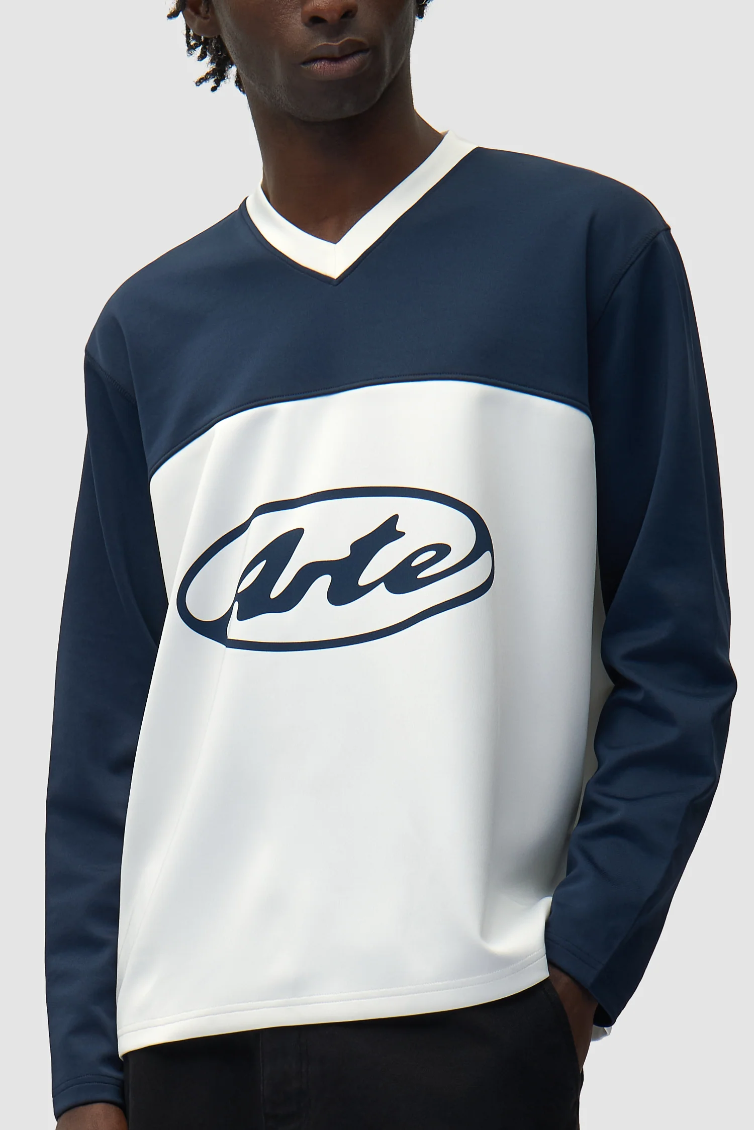 Circle Logo Longsleeve - White/Navy - Image 7