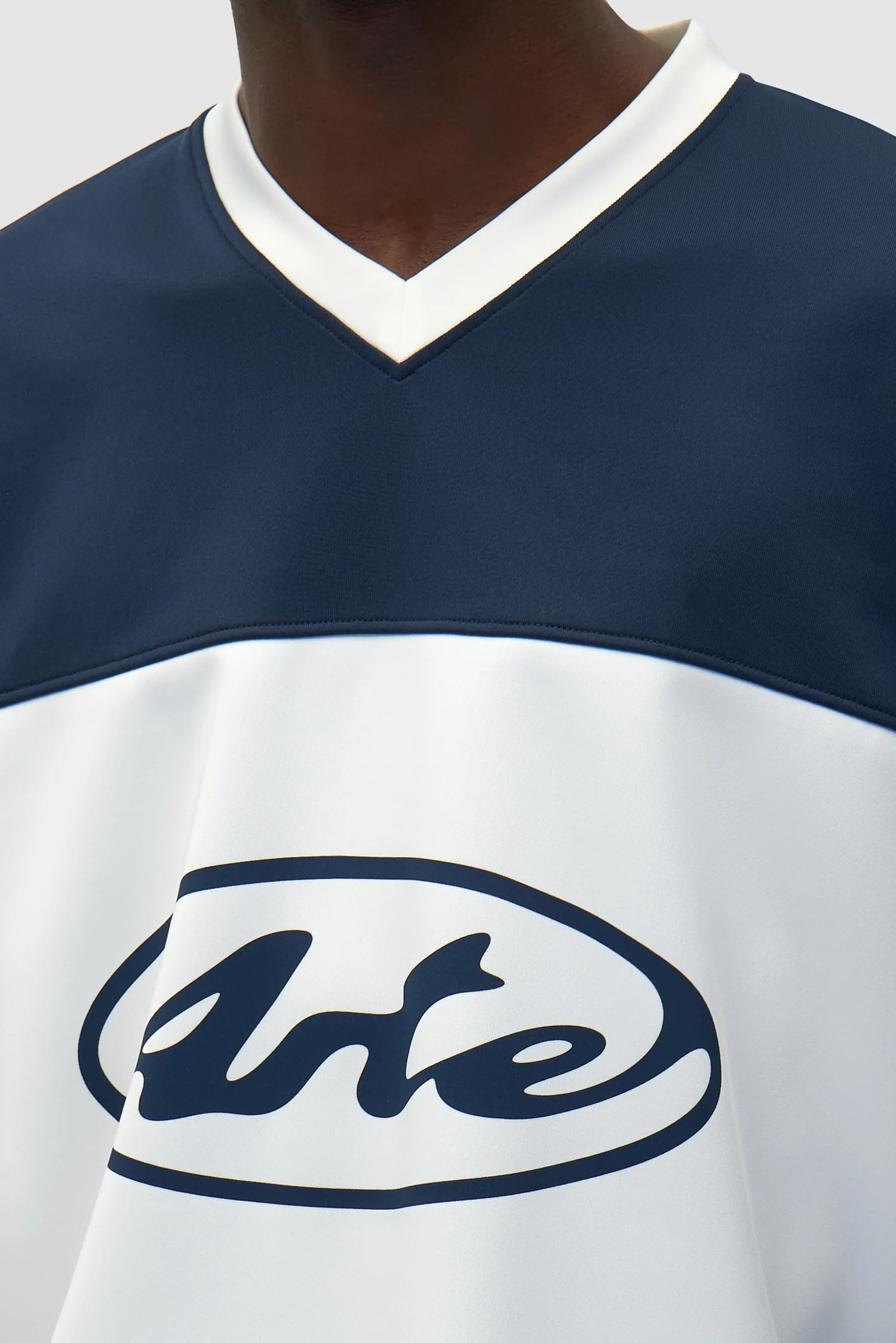 Circle Logo Longsleeve - White/Navy - Image 8