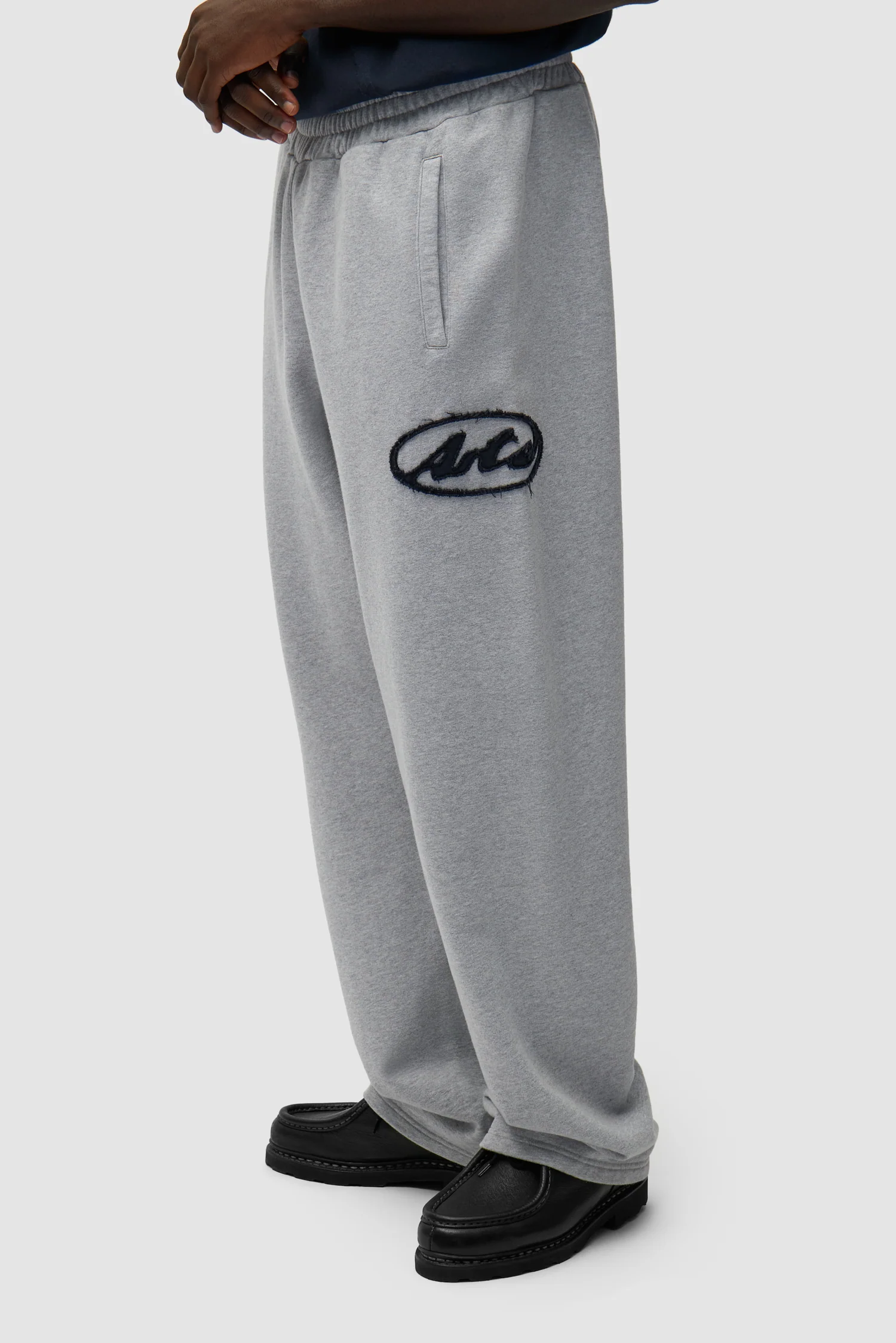 Circle Patch Logo Sweatpants - Grey - Image 2