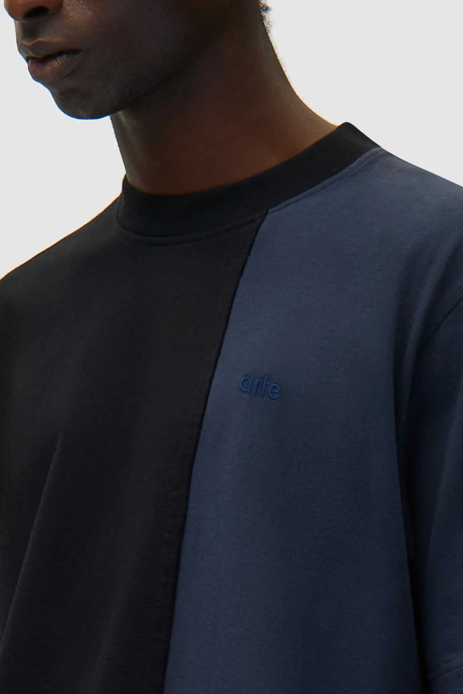 Duo Colour T-shirt - Navy/Black - Image 8