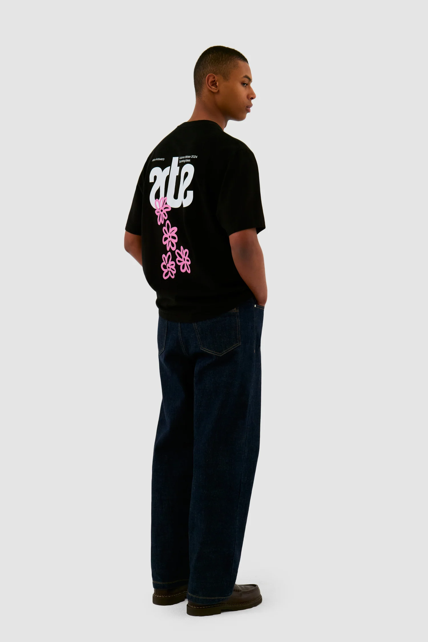 Flowers Back T-shirt - Black - Image 5