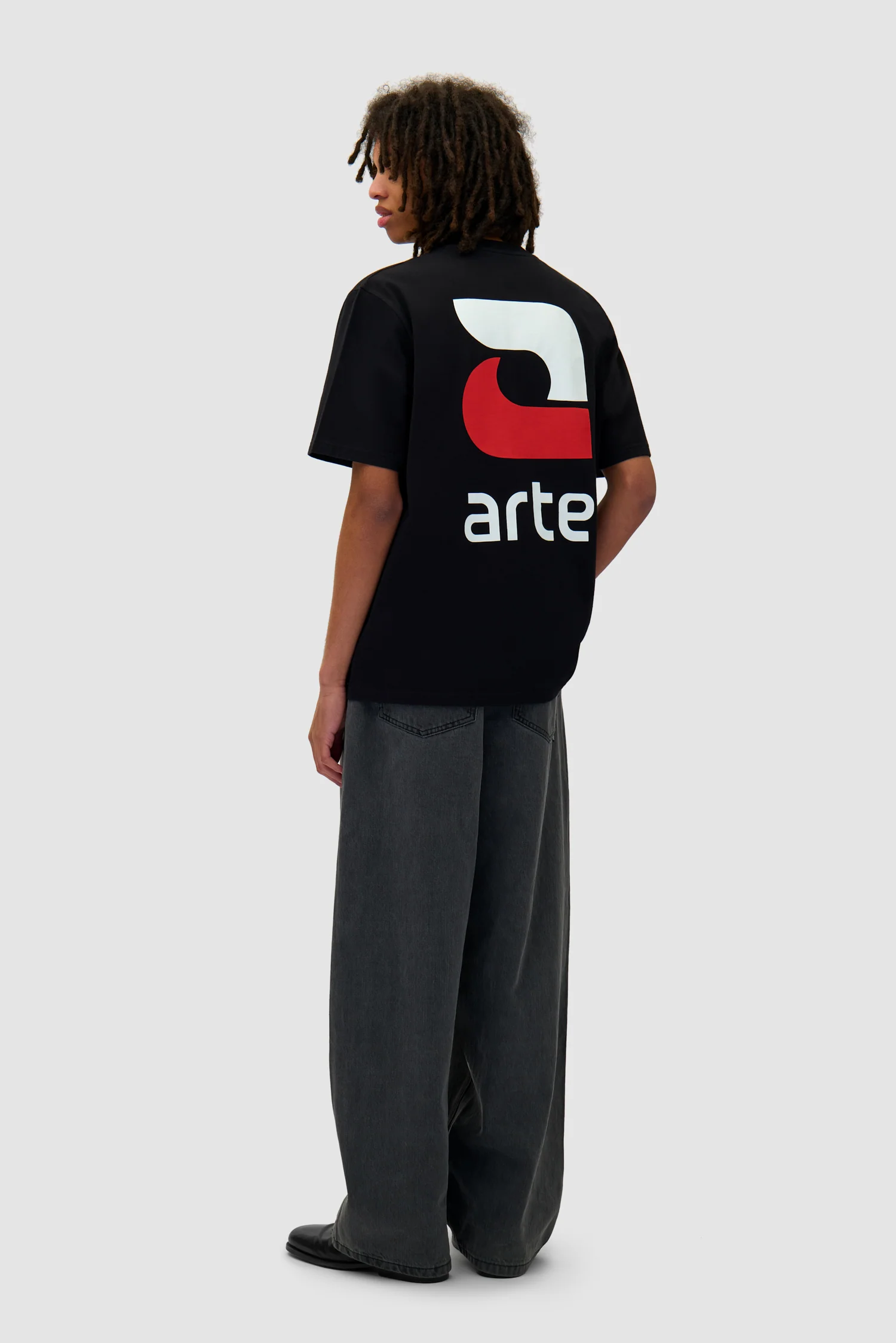 Graphic Arte T-shirt - Black - Image 6