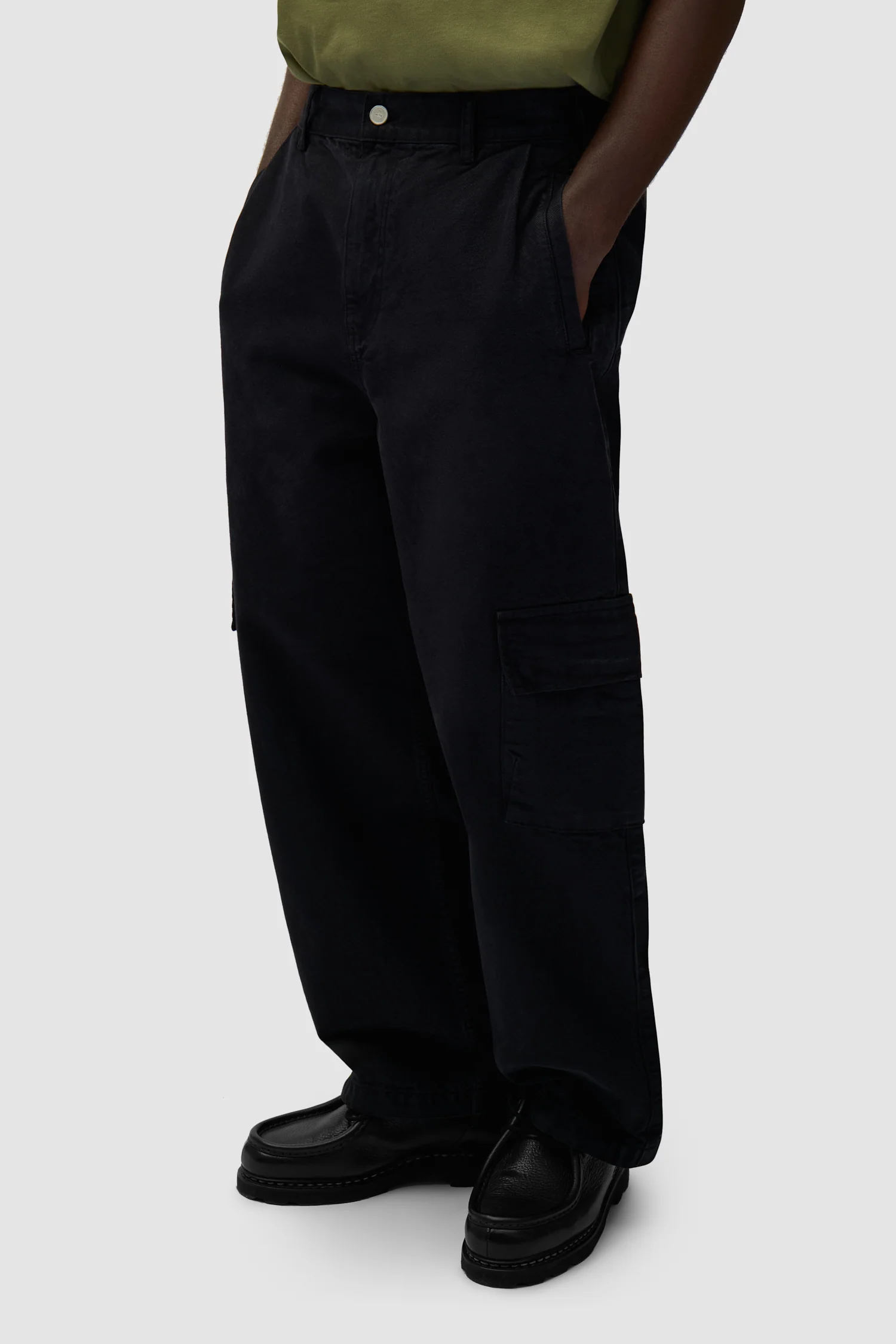 Low Cargo Pants - Black - Image 3