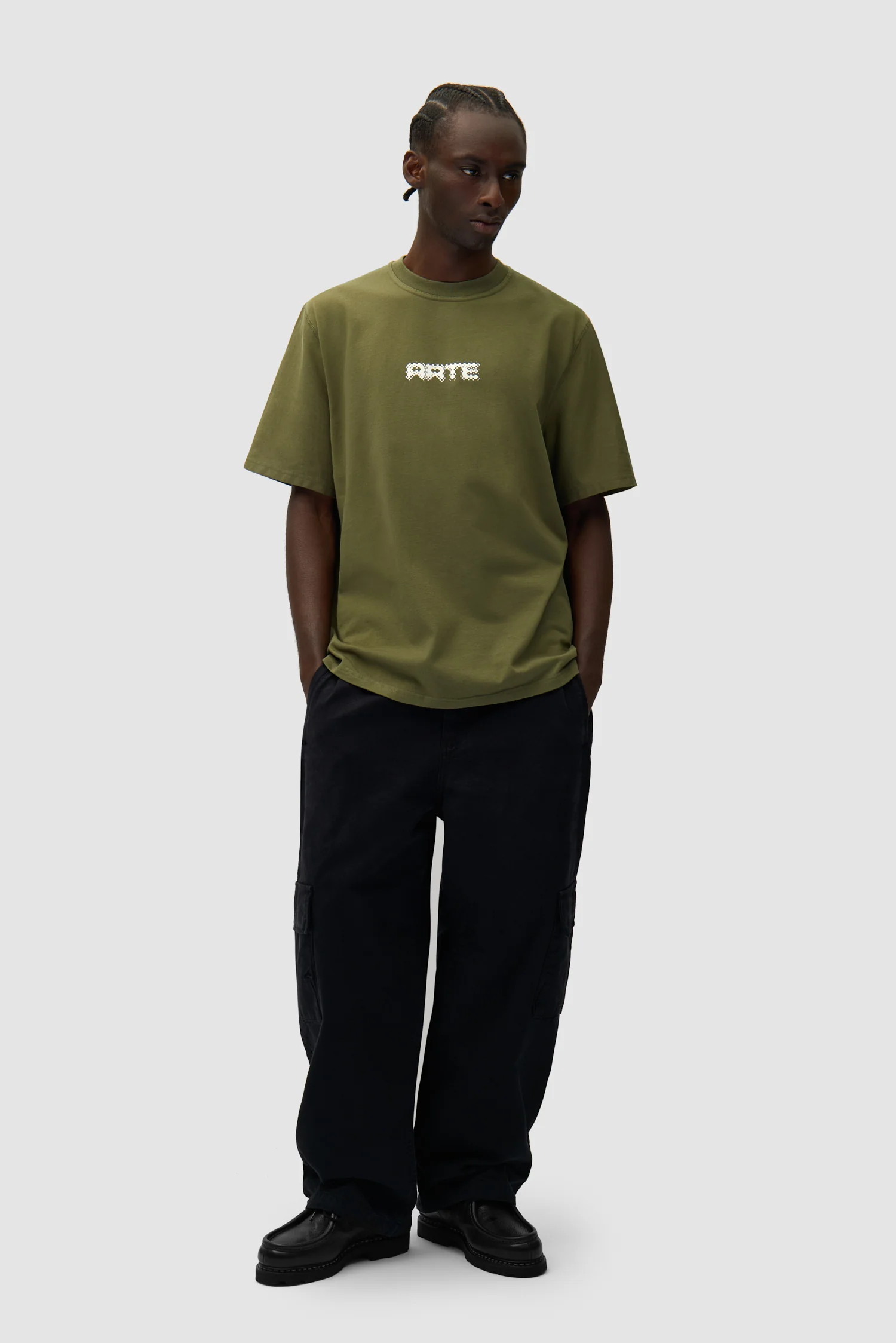 Low Cargo Pants - Black - Image 5