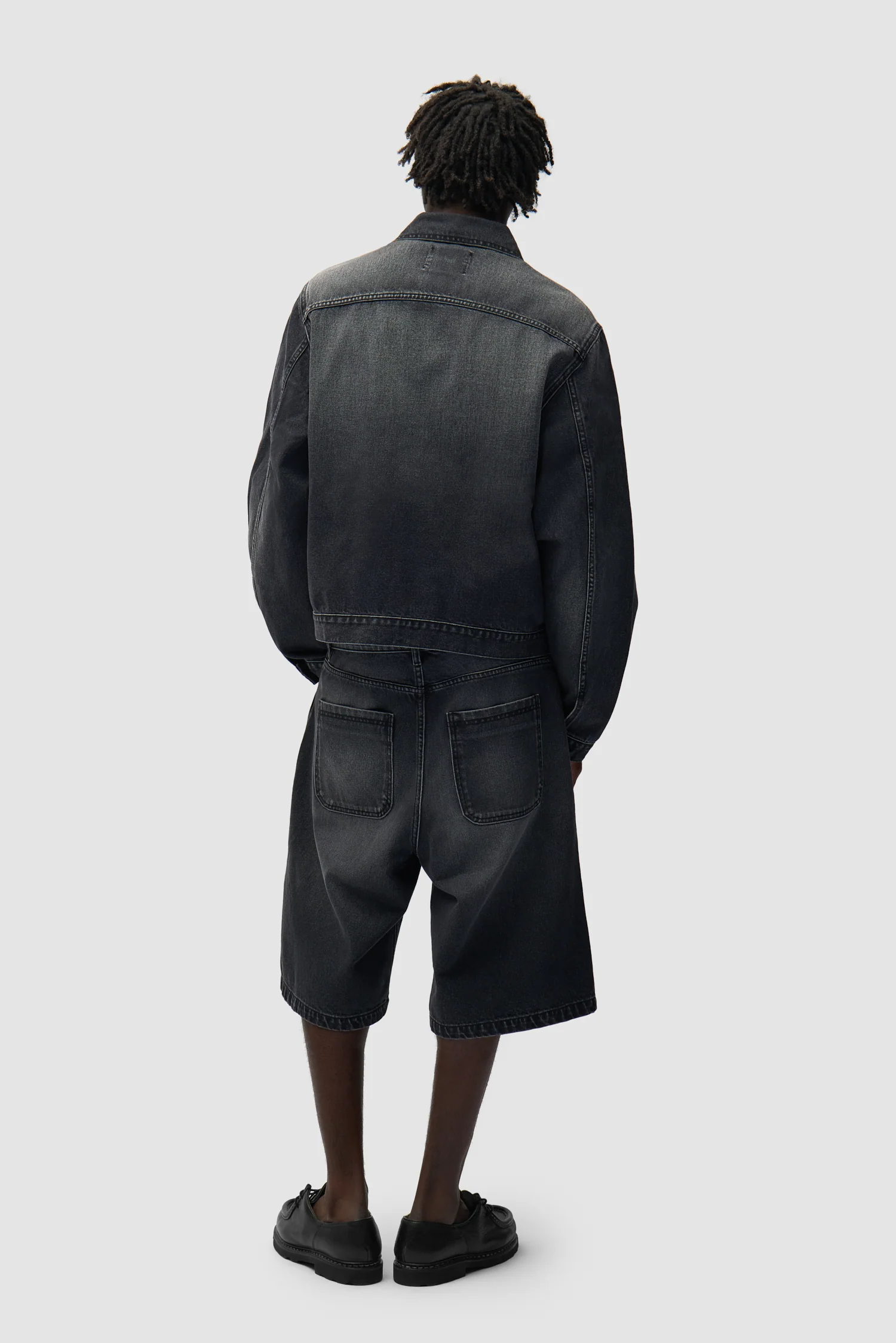 Round pocket Denim Short - Fade Black - Image 8