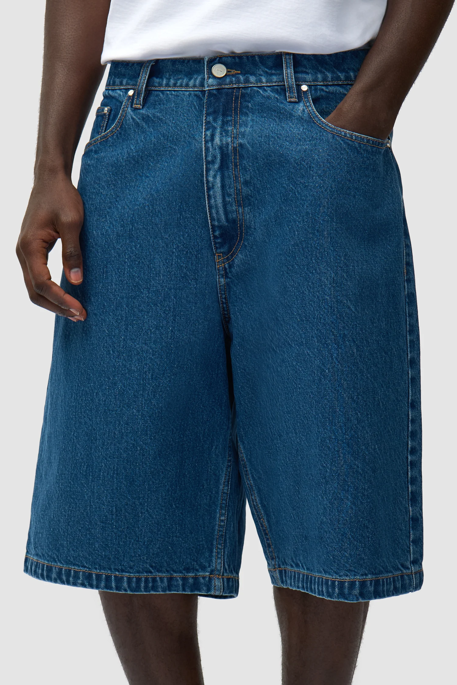 Round pocket Denim Shorts - Raw Denim - Image 6