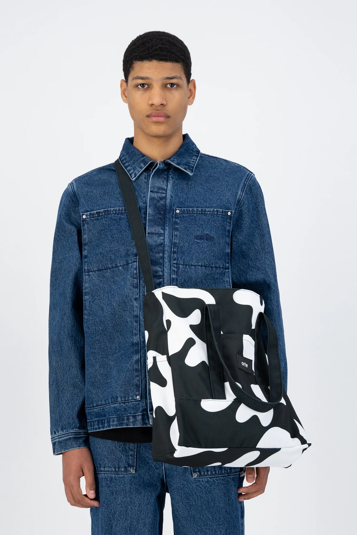 Taeuben Totebag - Black/White - Image 3