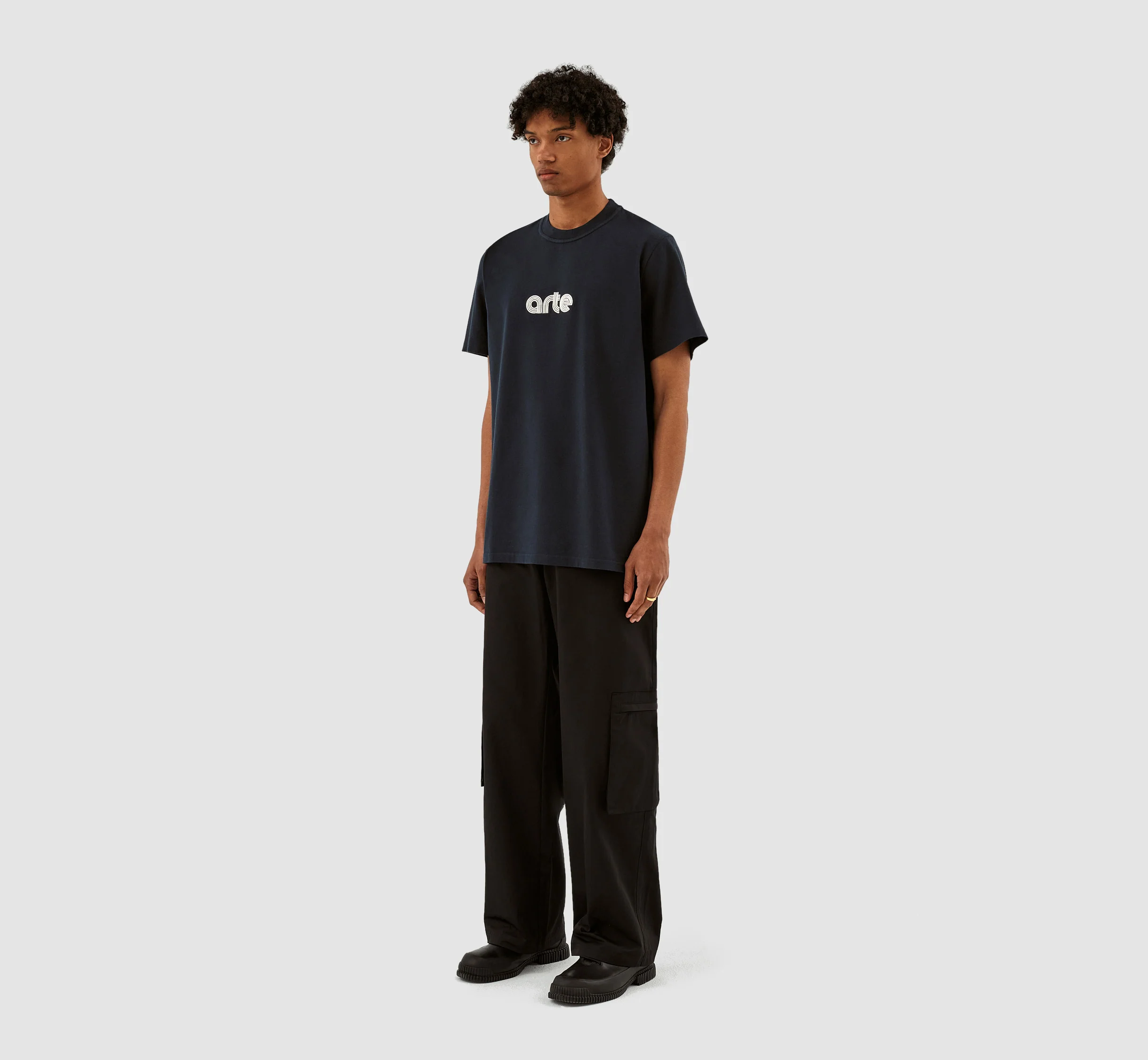Taut Embroi Logo T-shirt - Navy - Image 4