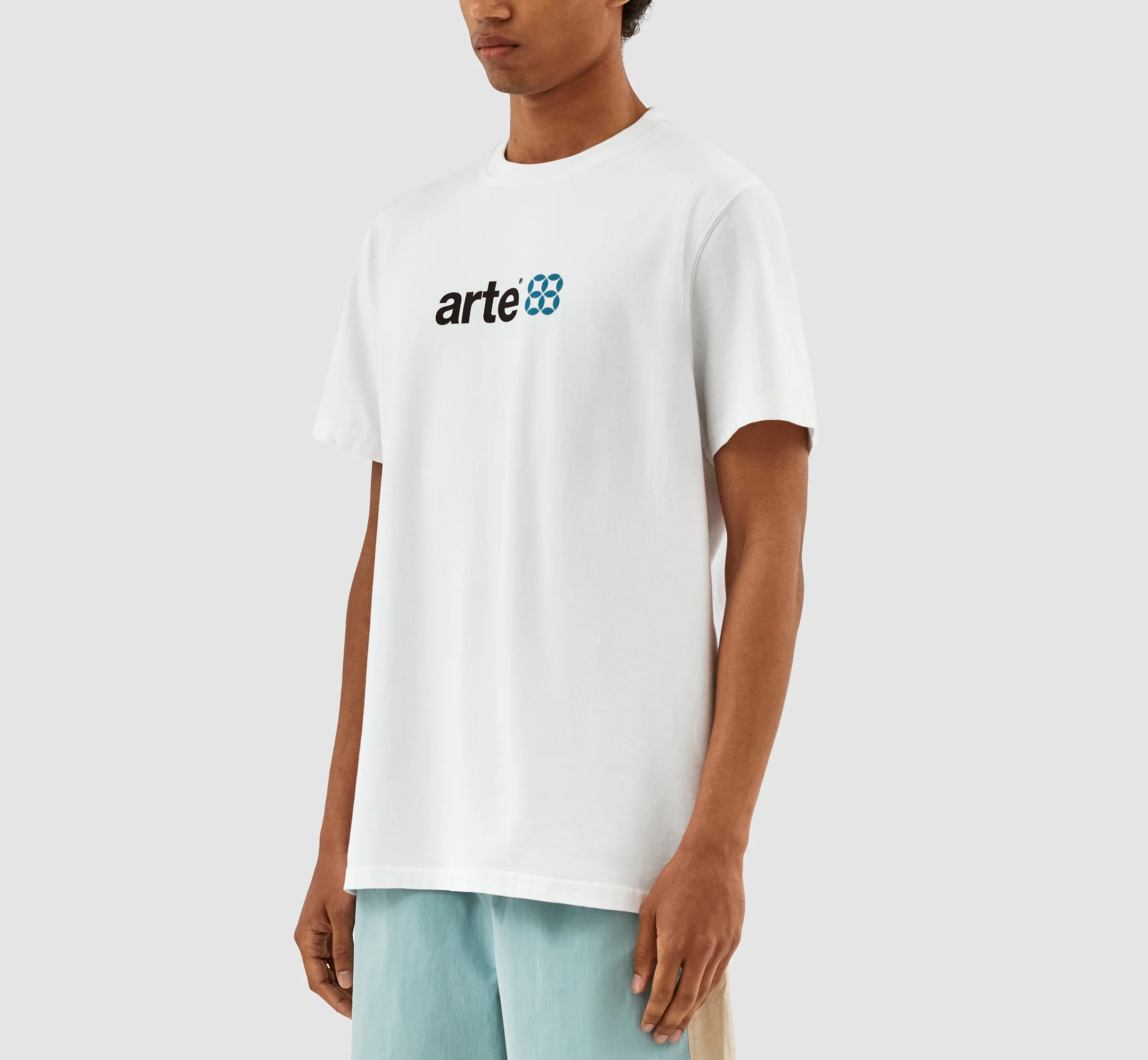 Taut SS23 Logo T-shirt - White - Image 4
