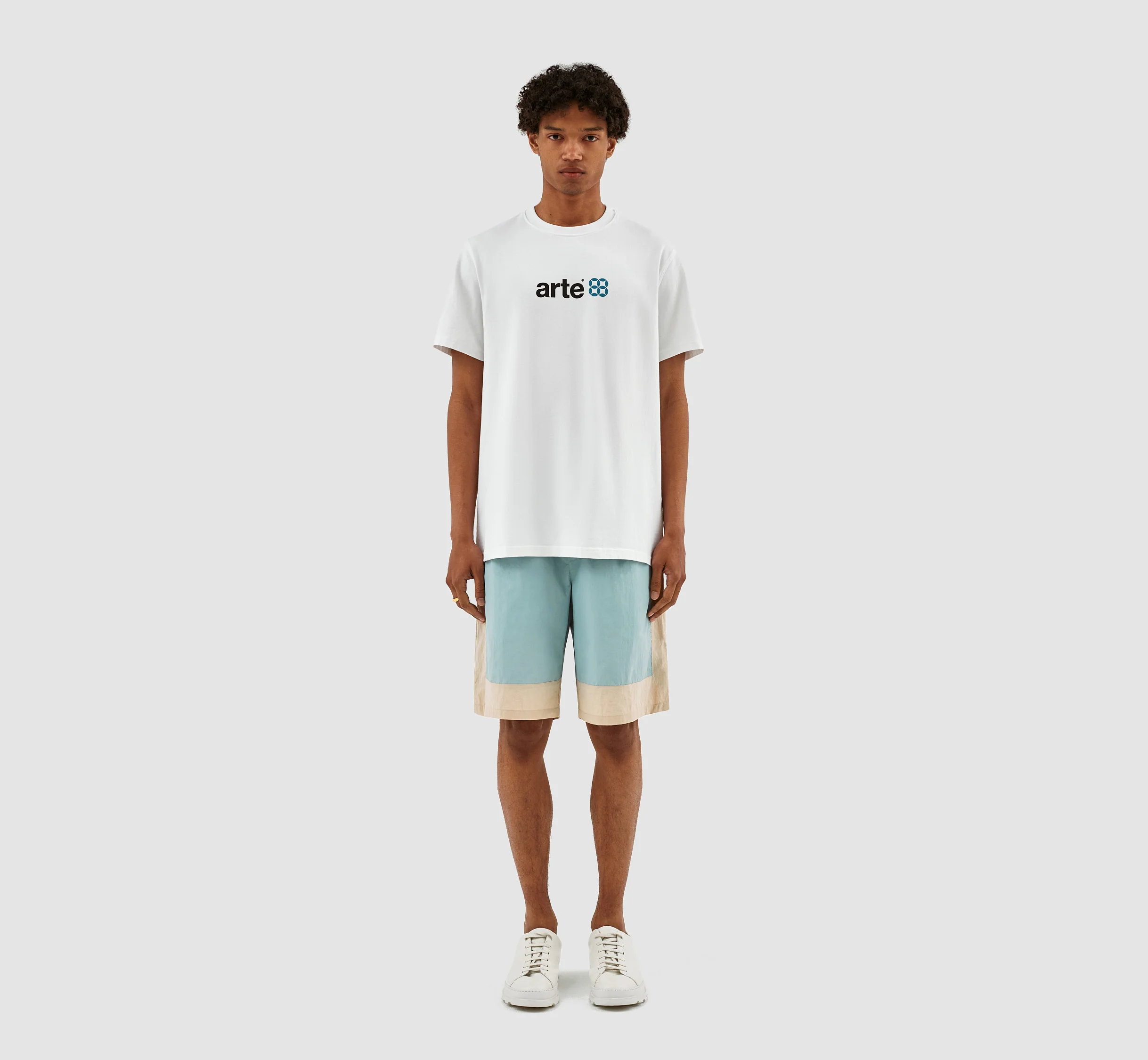 Taut SS23 Logo T-shirt - White - Image 5